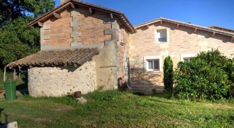 Vacation home with pool, hot tub & BBQ | Dogs allowed in Libourne