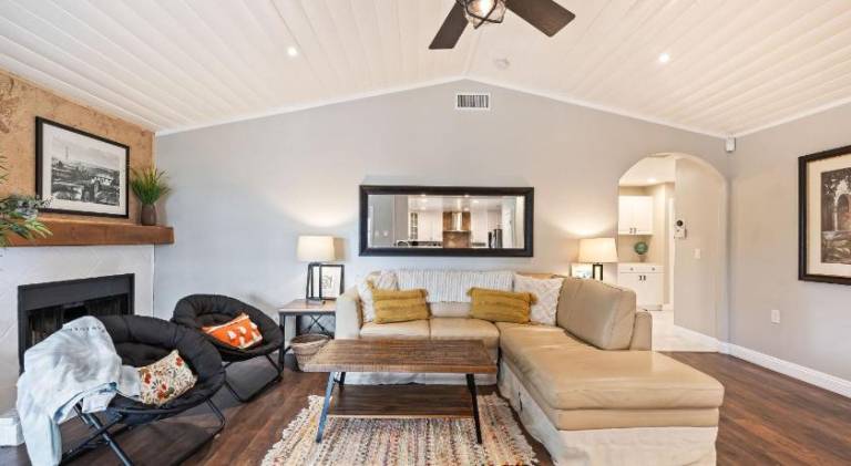 House with jacuzzi & pool | Pets are welcome — photo 2