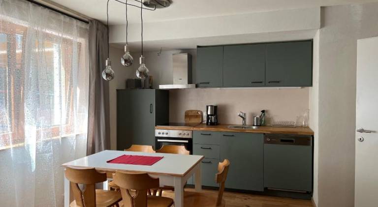 Holiday apartment with terrace, grill & yard — photo 2