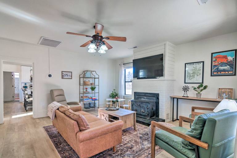 Modern Kanab Home: Fire Pit, Red Rock Views! — photo 4
