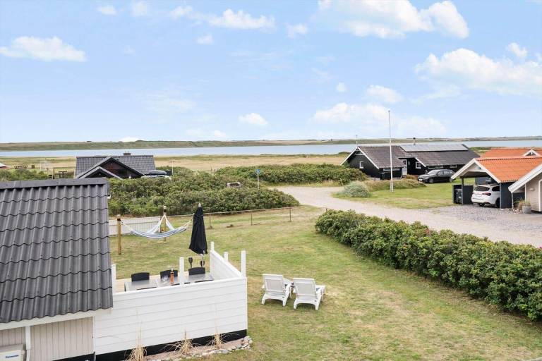 Vacation home with yard, barbeque & terrace | Sea view — photo 3