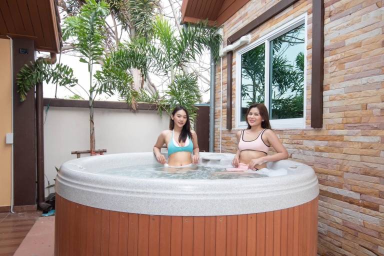 Family-oriented villa with yard, barbeque & jacuzzi | Good for workation | Pet-friendly — photo 5