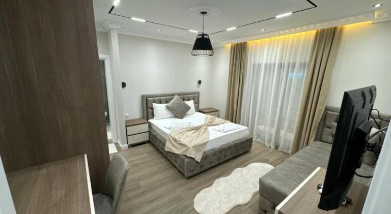 Pleasant serviced apartment with yard, terrace & pool | Pet-friendly — photo 2