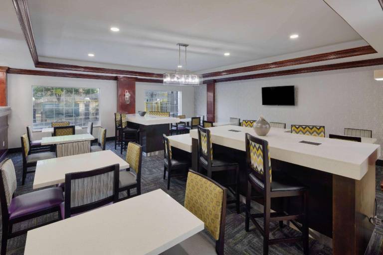 La Quinta Inn & Suites by Wyndham Savannah Airport - Pooler — photo 4