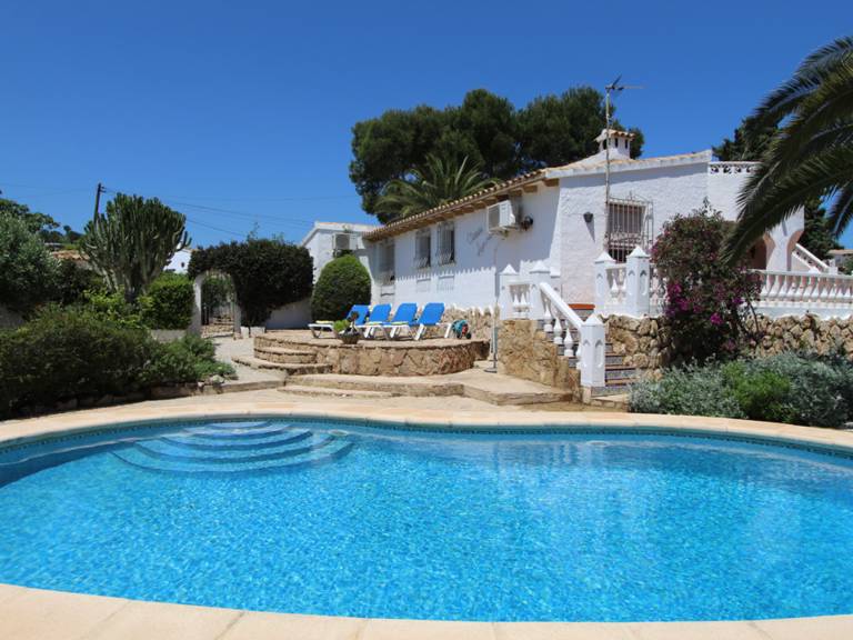 Villa with private pool, yard & grill — photo 2