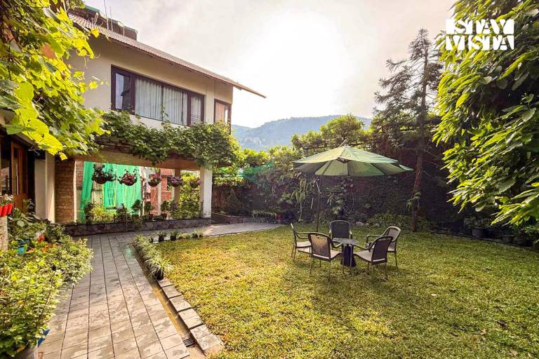 Villa with yard — photo 5