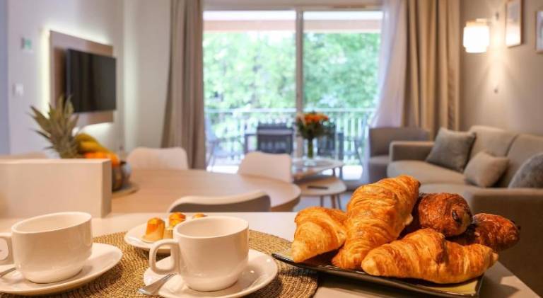 Wonderful holiday apartment with patio & private pool | Next to the beach | Pets allowed — photo 3