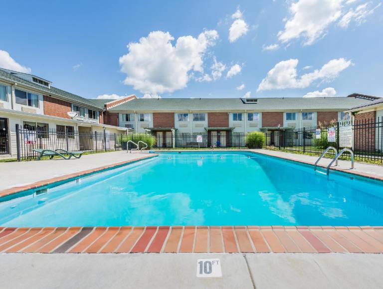 Days Inn by Wyndham Columbus IN — photo 3