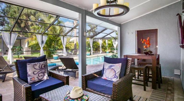 Beach Cottage with heated pool just off Siesta Key — photo 2