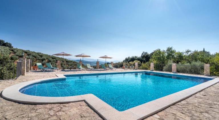 Holiday apartment with pool | Pets are welcome in Loja