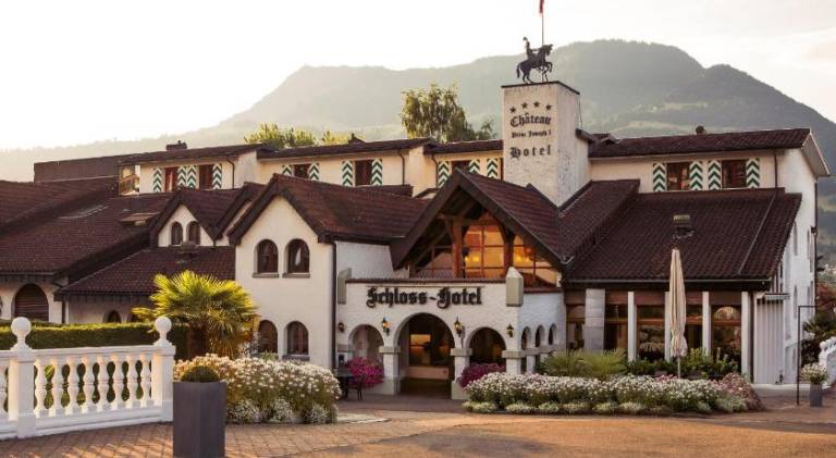 Swiss-Chalet Merlischachen - Romantik Schloss-Hotel am See — photo 4