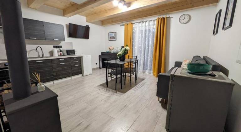 Apartment with yard, grill & terrace | Suitable for remote work | Pet-friendly — photo 2