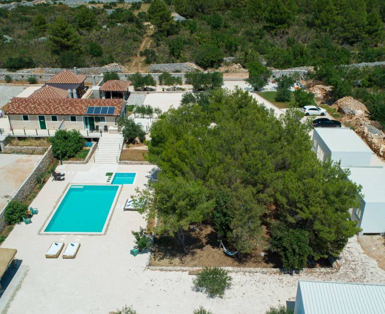 Family-friendly villa with garden, private pool & patio | Pet-friendly — photo 2