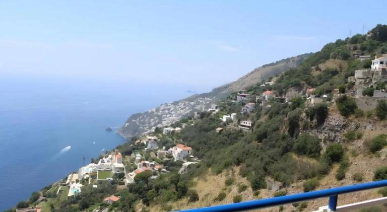 House with 3 rooms for 6 persons in Praiano