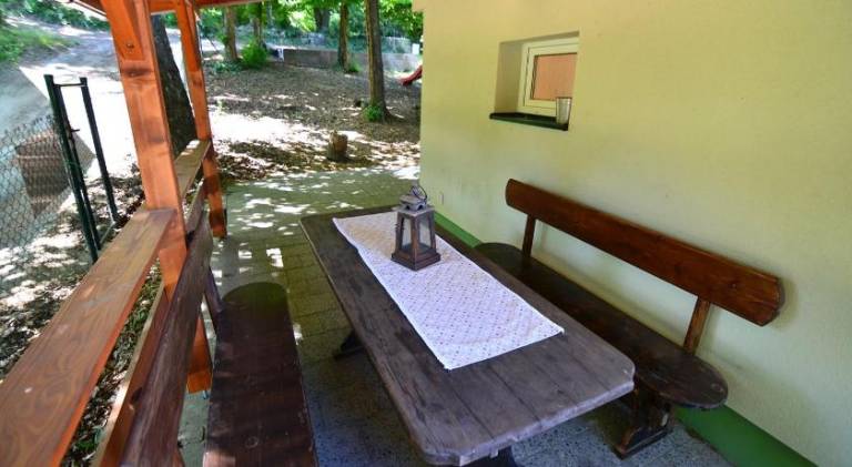Lodge with yard, barbecue & terrace — photo 5