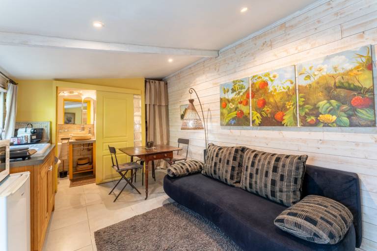 Lovely apartment with fast internet, BBQ & garden | Garden view | Pet-friendly — photo 3