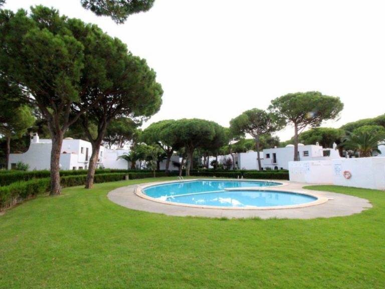Vacation home with grill, patio & pool | Close to the beach | Pets are welcome — photo 5