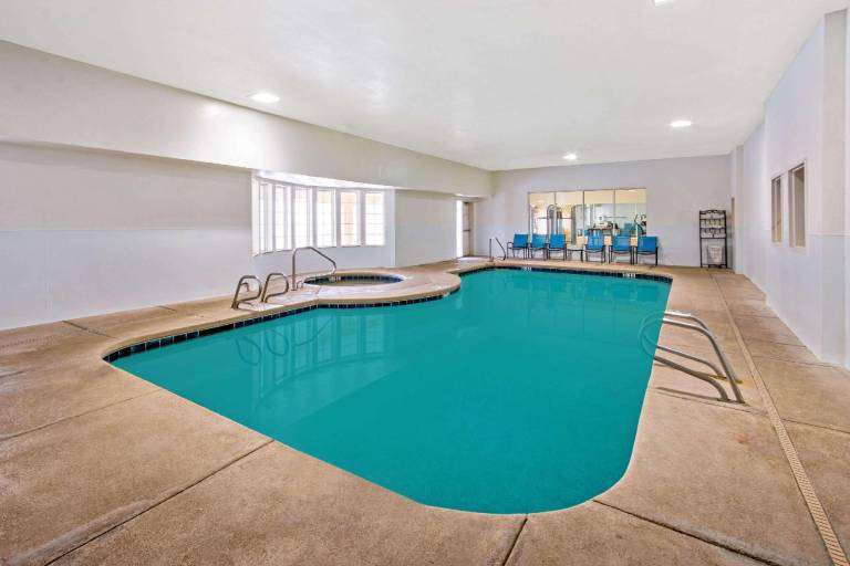 La Quinta Inn & Suites by Wyndham Ruidoso Downs — photo 5