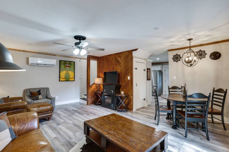 Pet-Friendly Granbury Home w/ Yard, Near Downtown! — photo 5