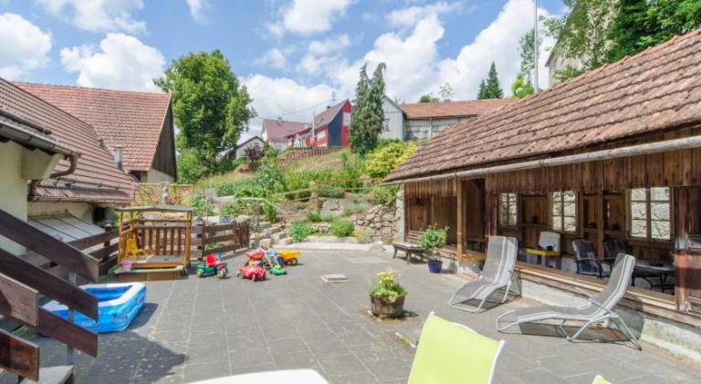 Holiday apartment with barbecue, yard & terrace — photo 3