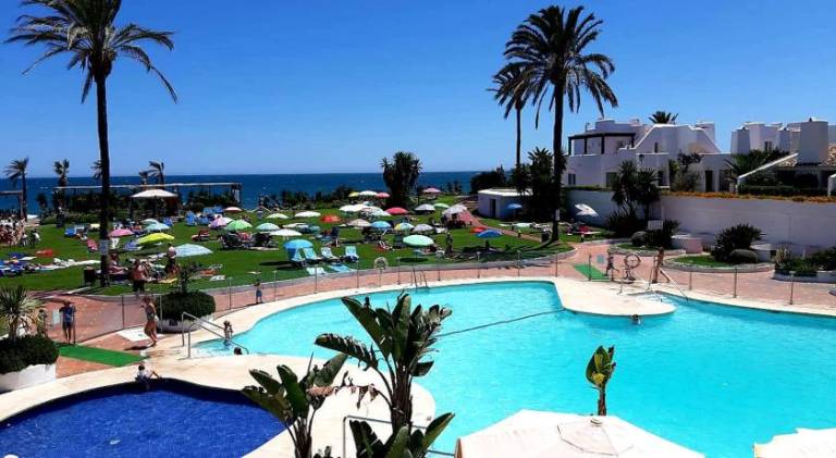 Vacation home with pool | Beach nearby | Pets are welcome in Estepona