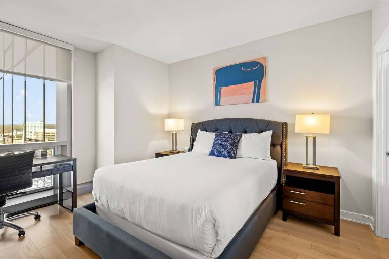 Holiday apartment with pool, terrace & BBQ | Suitable for remote work in Fairfield, CT