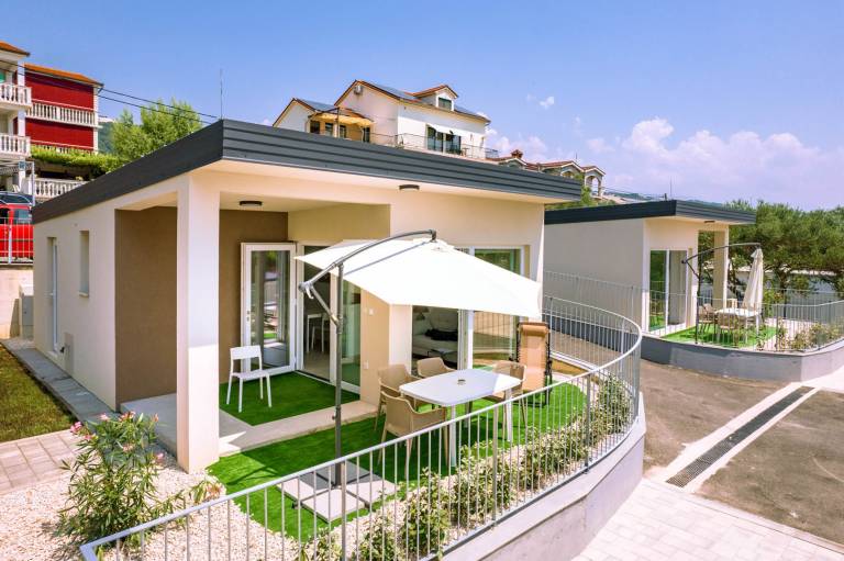Vacation home with yard, grill & terrace | Water view — photo 2
