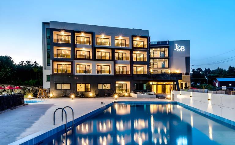 JnB Hotel