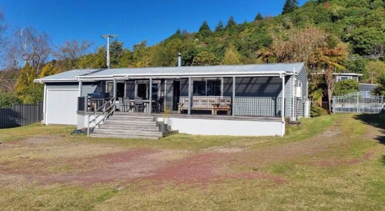 House with 4 rooms for 8 persons in Taupo