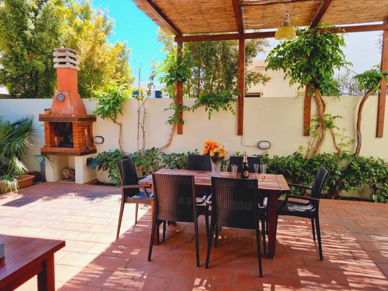 Villa with garden | Garden view — photo 2