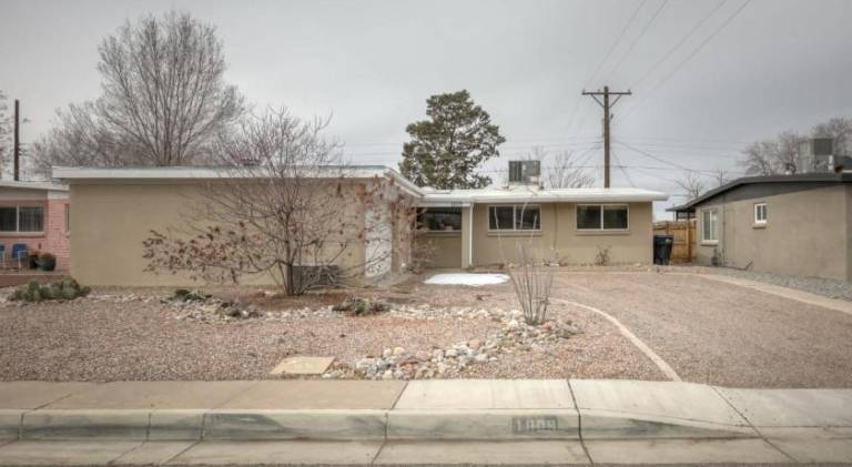 Charming vacation home | Pets are welcome in Albuquerque, NM
