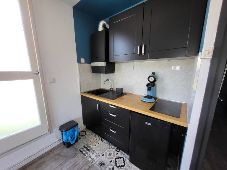 Renovated studio on the harbor with terrace and private parking, pets allowed — photo 2