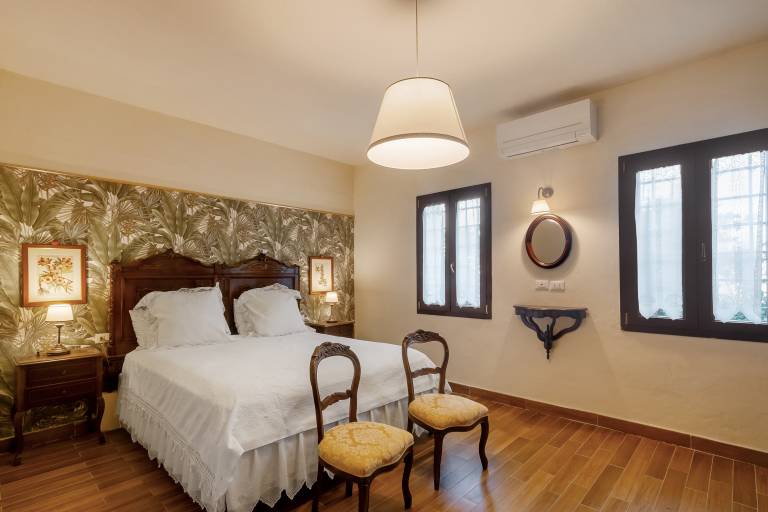 Casina – Tuscan Apartment with Pool among Vineyards and Olive Groves in Montespertoli