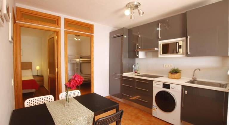 Rental apartment with patio — photo 3