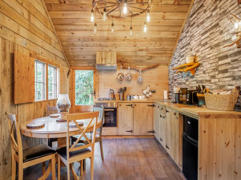 Cottage with jacuzzi, barbeque & yard | River view — photo 5