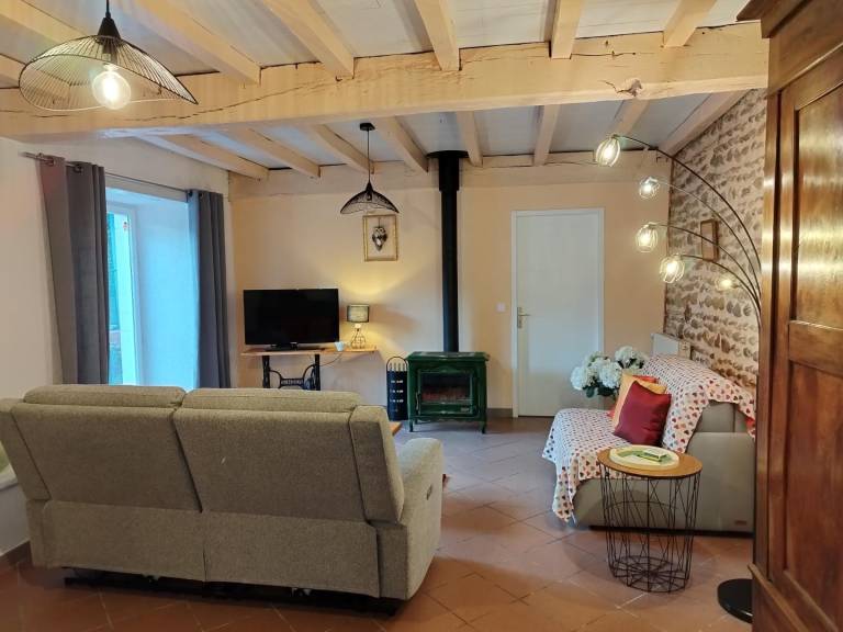 Gite with pool, yard & patio — photo 3
