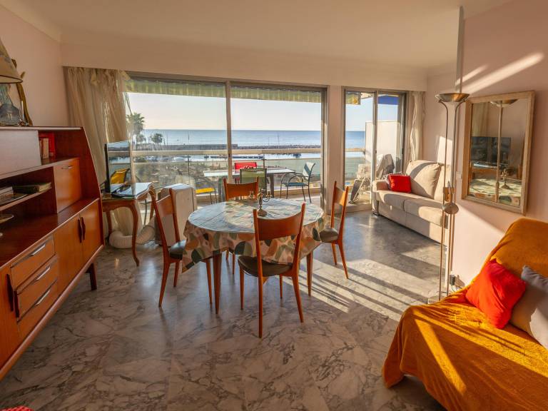 Spacious air-conditioned studio near center and beaches, sea view terrace — photo 4