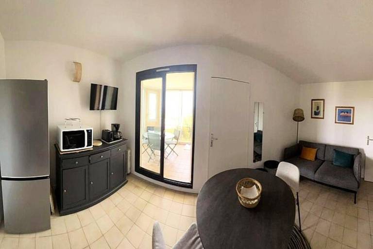 Apartment with pool in Six-Fours-les-Plages