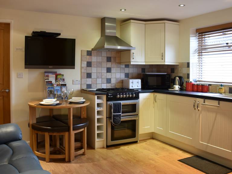 Children-friendly cottage with patio & yard | Pets allowed — photo 4