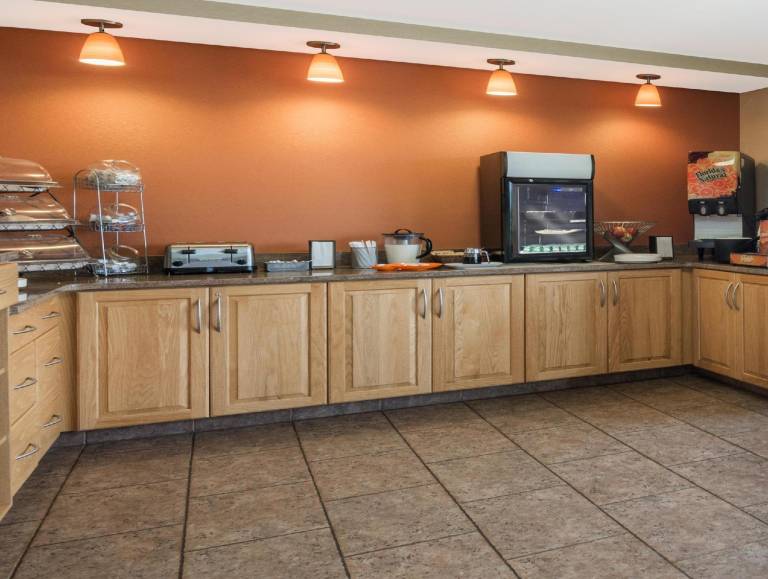 Howard Johnson by Wyndham Hartford South – Rocky Hill — photo 5