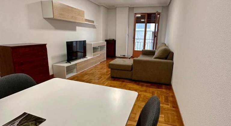 Apartment with patio | Pet-friendly — photo 2