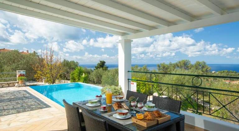 Villa with garden, pool & patio — photo 3