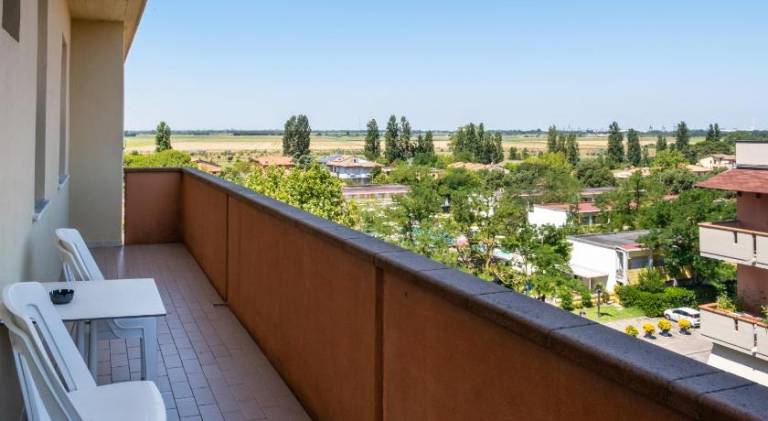 Pleasant serviced apartment with terrace & garden | Beach nearby | Suitable for remote work | Pet-friendly — photo 4