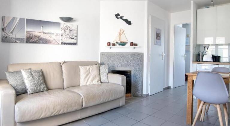 Beautiful apartment with heated pool & patio | Pet-friendly — photo 2