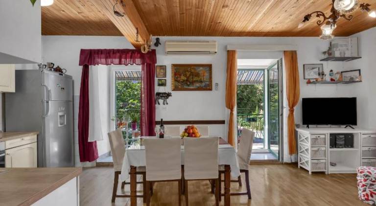 Holiday apartment with 3 rooms for 6 persons — photo 3