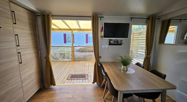 Serviced apartment with garden, pool & patio — photo 5