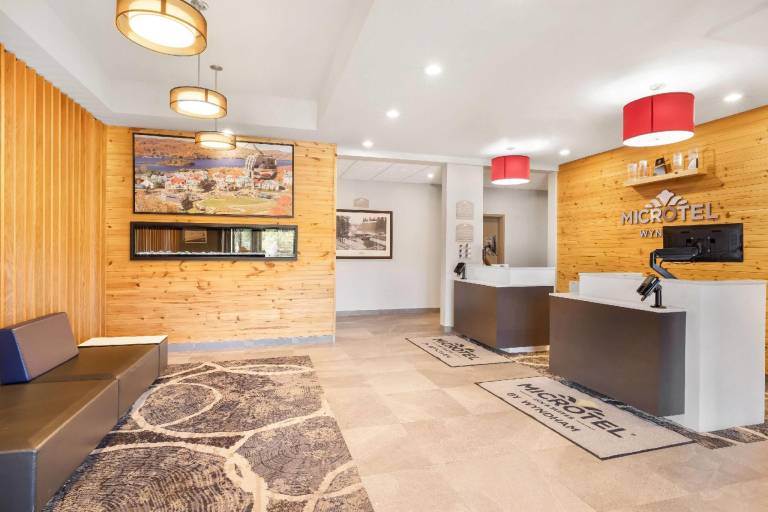 Microtel Inn & Suites by Wyndham Mont Tremblant — photo 3