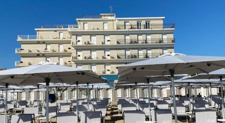 HOTEL FLYING in Pesaro