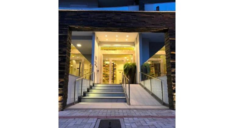 House with pool — photo 4