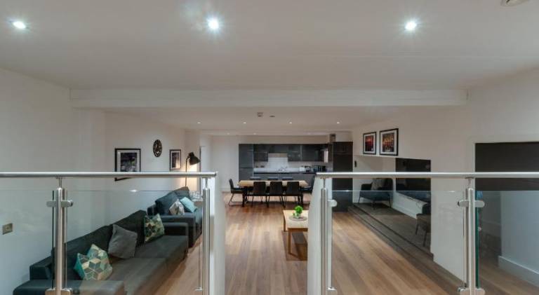 Holiday apartment with patio | Close to The Beatles Story — photo 3